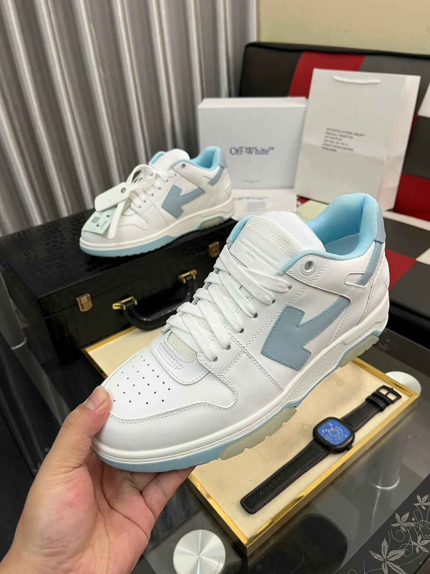 Men's shoes 💰600⌚️⌚️ OFF-White C/O VirGil Abloh fashionable and versatile casual shoes. Exclusive first release of the new model. Made of environmentally friendly cowhide leather and mesh fabric upper material. The insole is embedded with foam cushioning EVA material. The correct midsole is equipped with EVA lightweight cushioning. External tooth nail rubber outsole. The correct accessories can be customized simultaneously. Women's model: 35-40 Men's model: 39-45